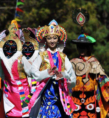 转山会，每年农历四月初八，藏历四月十五日，是藏族同胞的转山会。